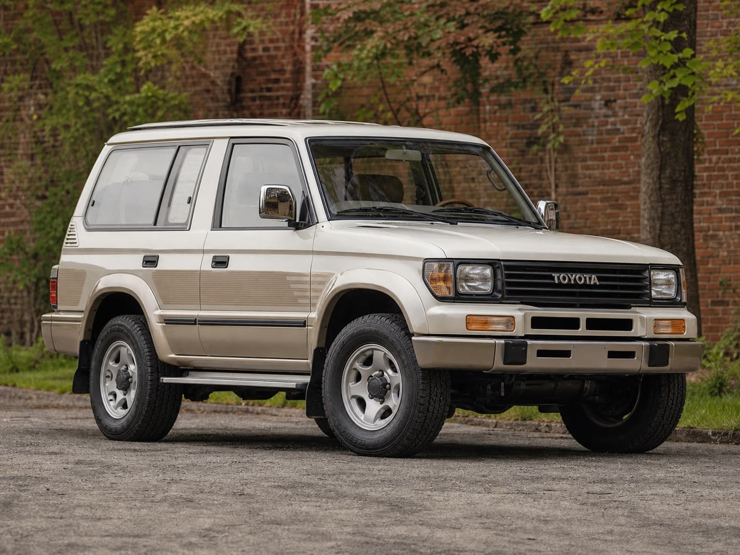 Toyota Land Cruiser parked after the drive